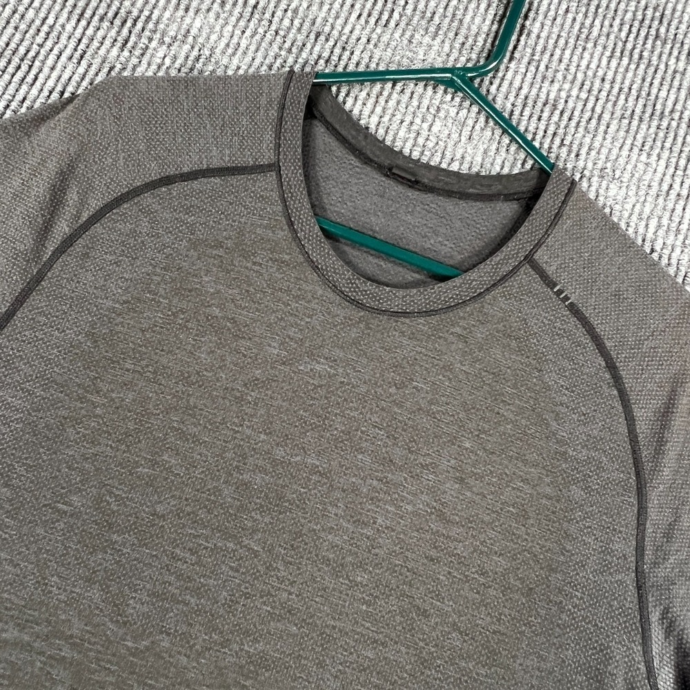 Lululemon Metal‎ Vent Tech Shirt Mens Medium Gray Short Sleeve Active Workout